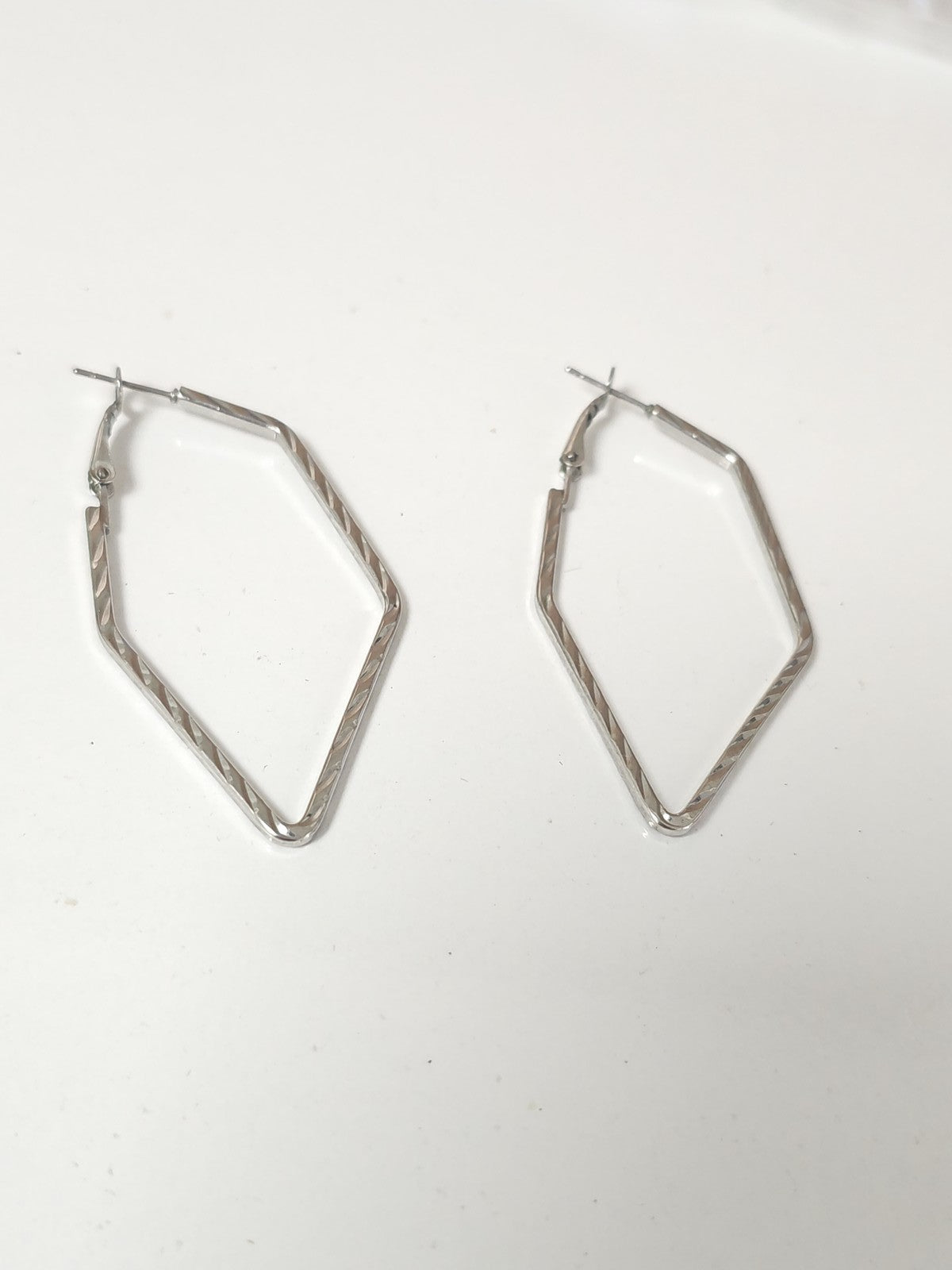 Paire de boucles d?oreilles rétro ancienne fantaisie ? vintage bijou original