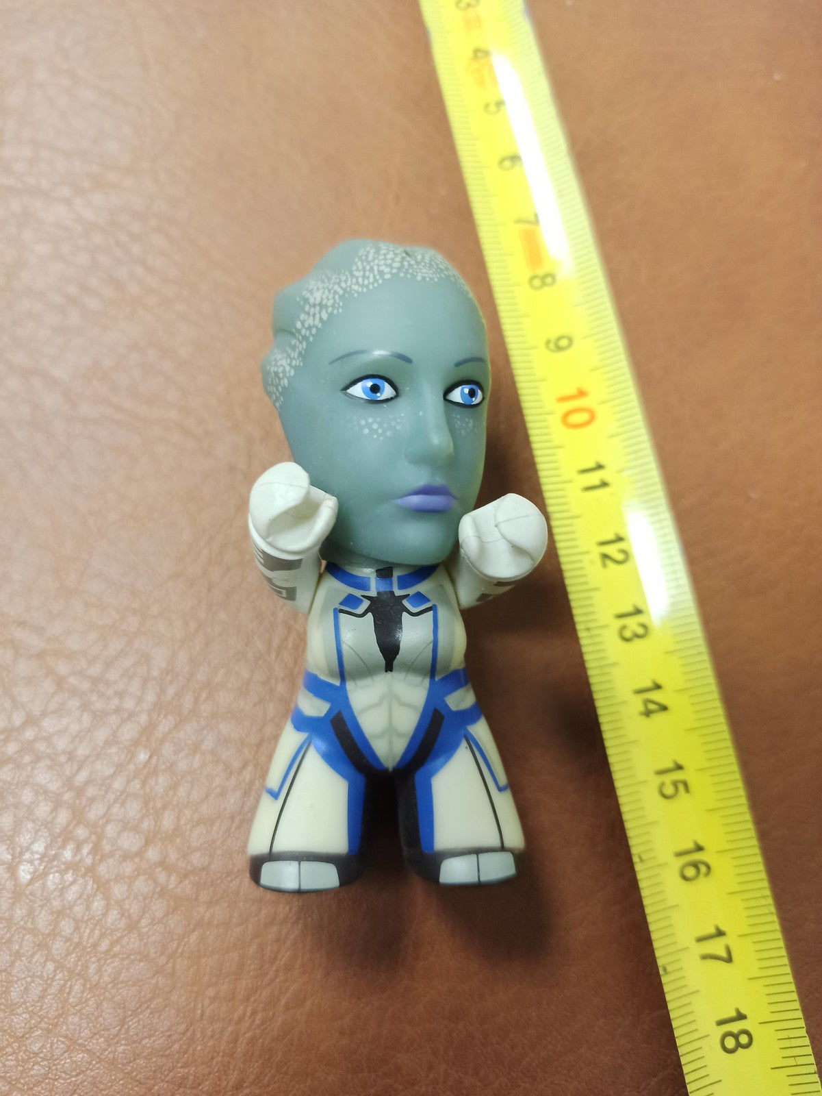 Figurine rétro Mass Effect d'occasion ? Jouet ancien pour collectionneur vintage