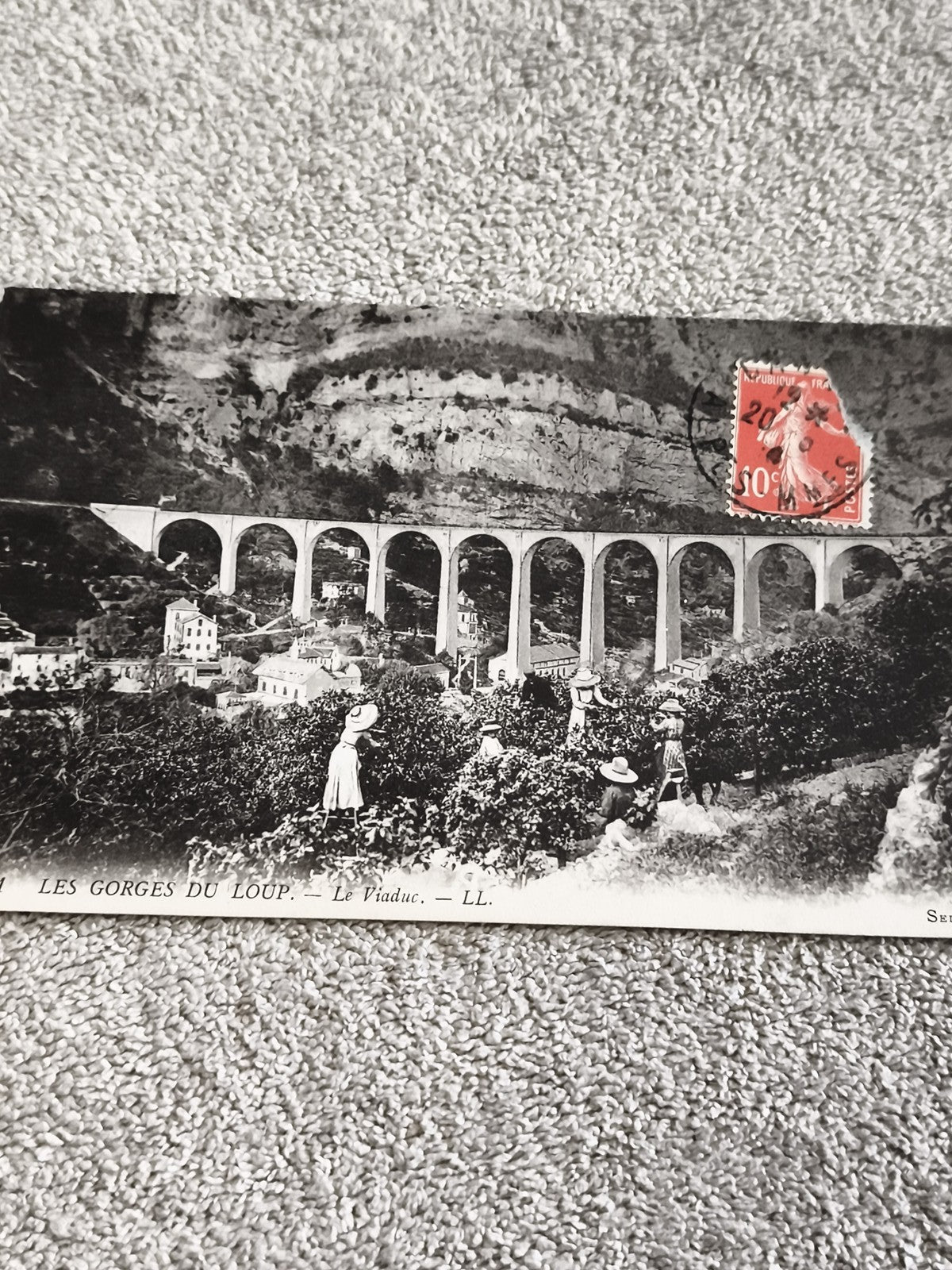 Carte postale Les Gorges du Loup viaduc LL timbre 10c philatélie