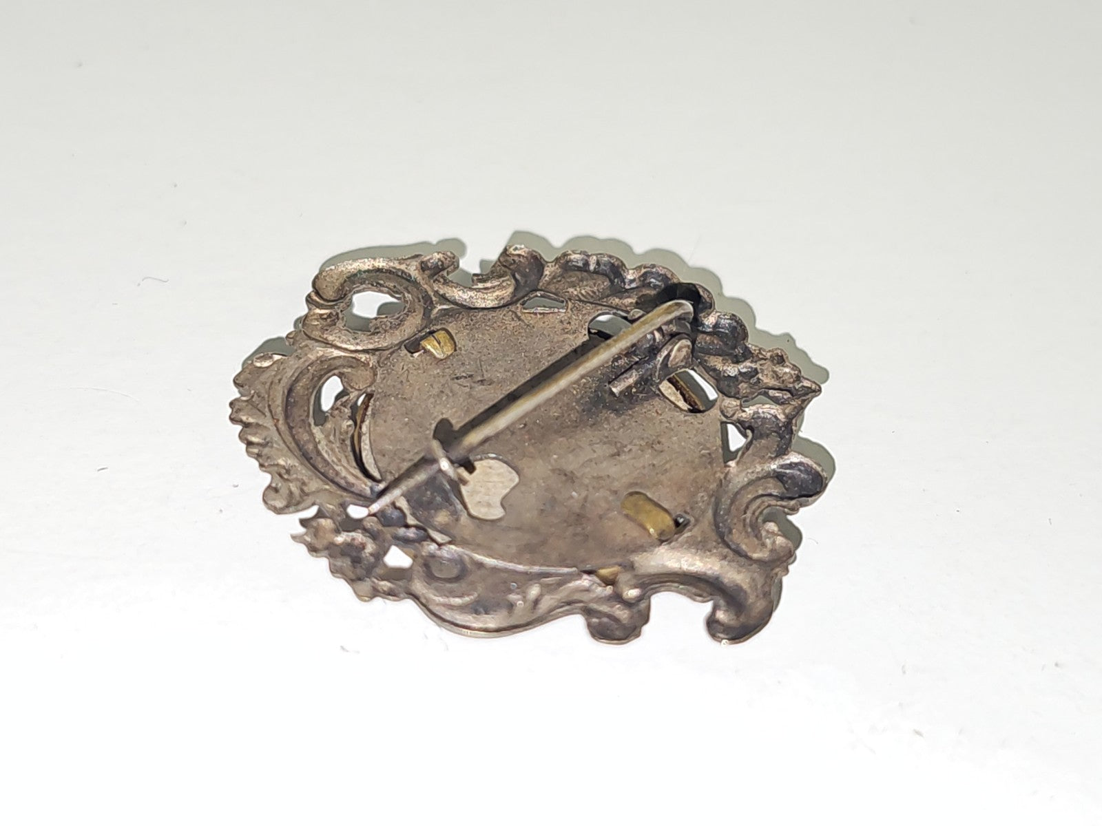 Broche mortuaire ancienne XIXe argent, bijou vintage, cabinet de curiosités rare