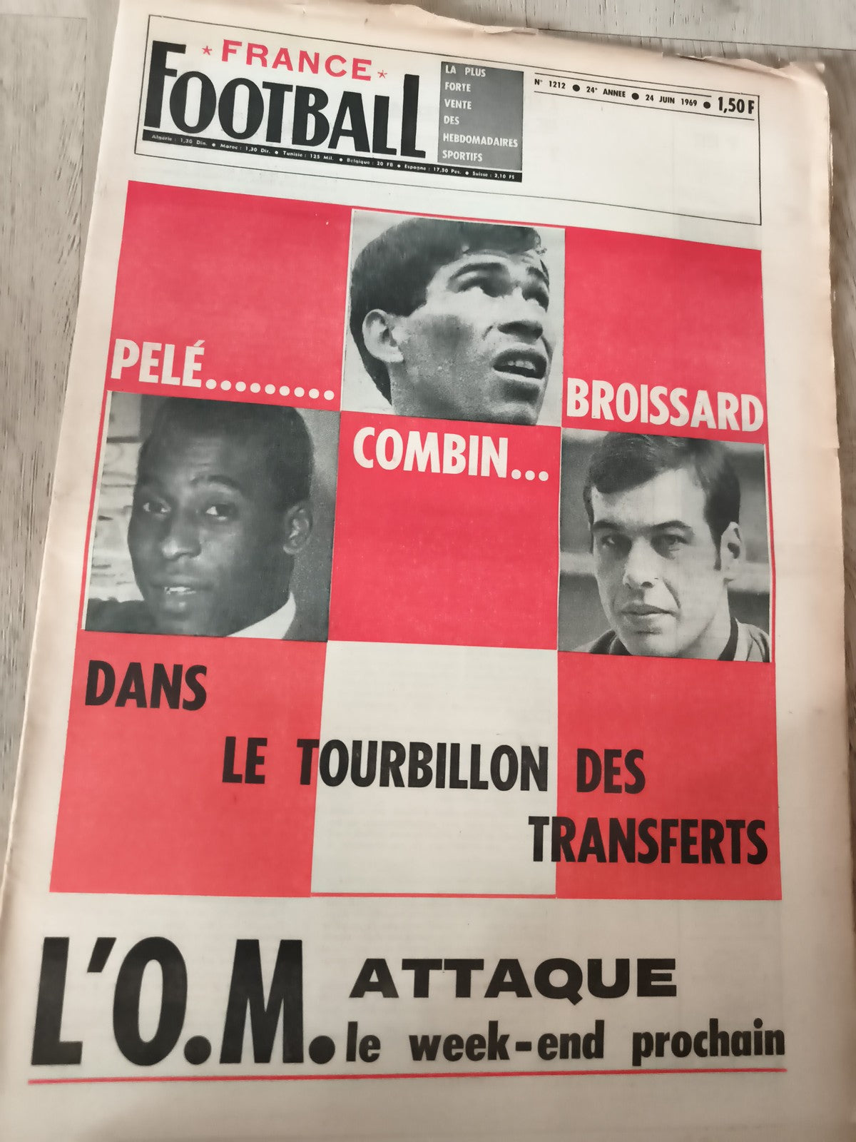 Ancien journal France Football 1969 Pelé Combin Broissard O.M. transferts vintag