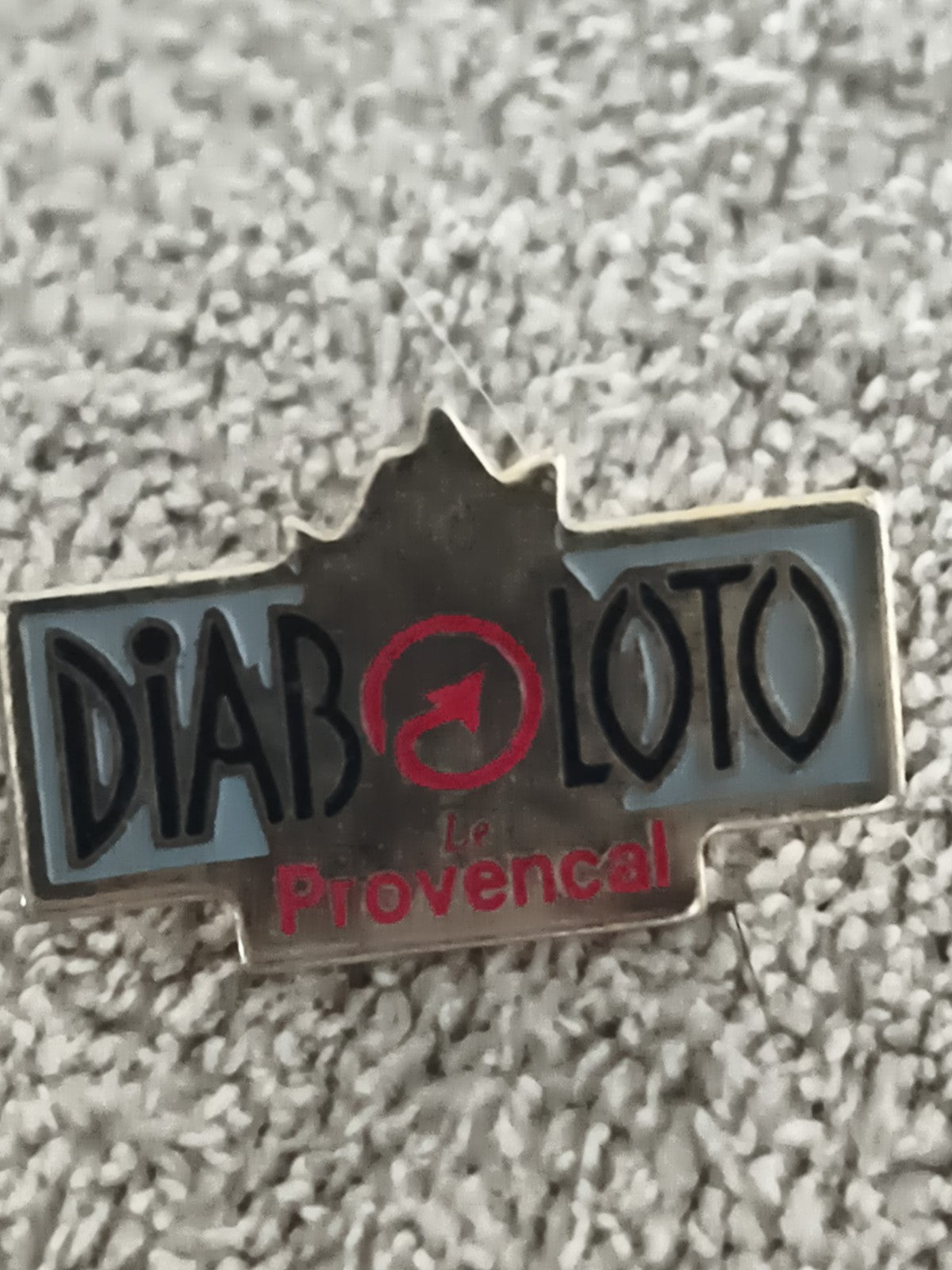 Pin's vintage DIABOLOTO Le Provençal, badge ancien, logo jeu loterie (Ref 8)