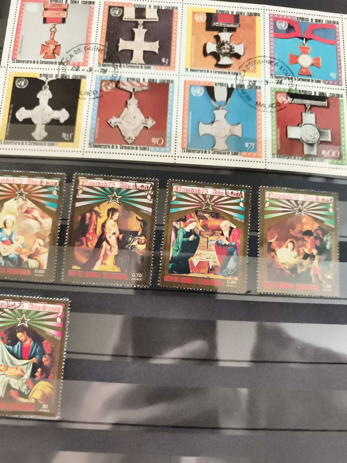 Timbres anciens Guinée Équatoriale Croix décorations Noël 1975 philatélie
