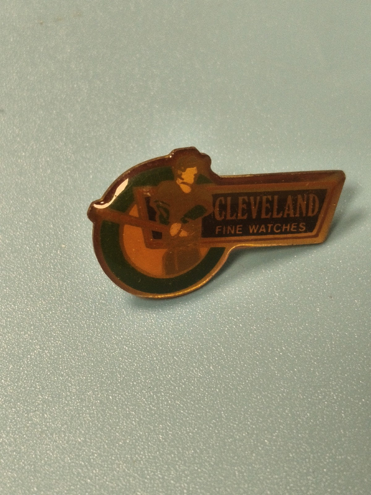 Pin's vintage Cleveland Fine Watches collection rétro publicitaire (Ref 13)