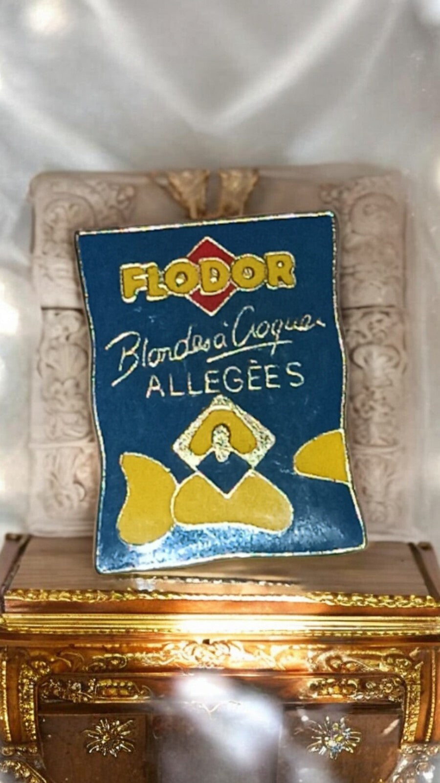 Pin's vintage Flodor chips Bleu Jaune Blondes à Croquer Années 90 rare