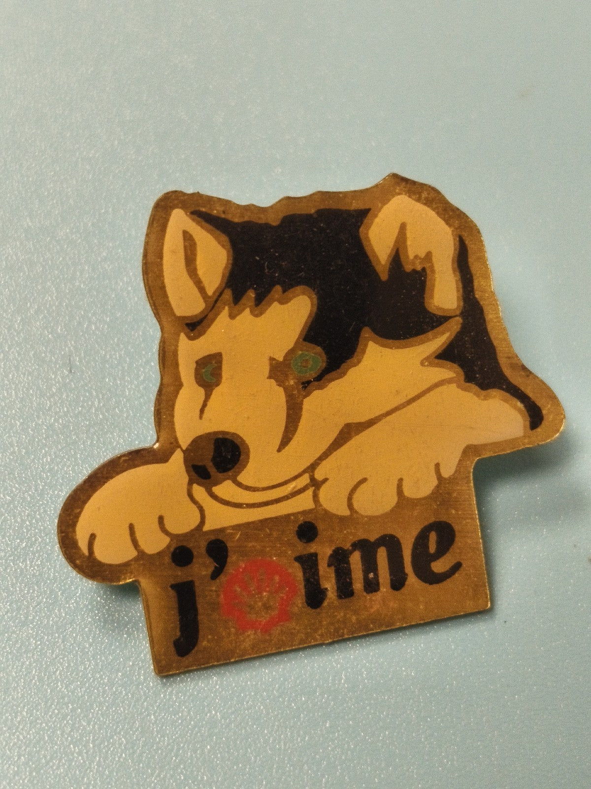 Vintage pin's Shell chien "j'aime" collection publicitaire rétro (ref 10)