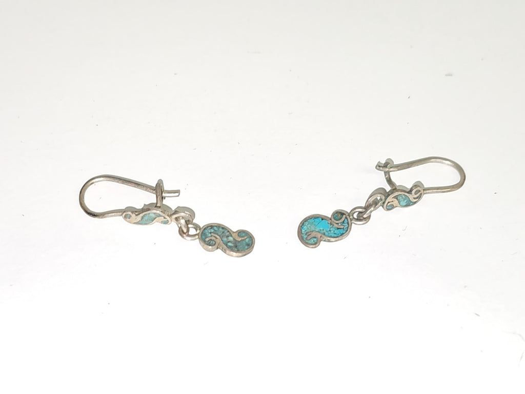 Paire de boucles d'oreilles vintage en argent ancien, bijou rétro collection
