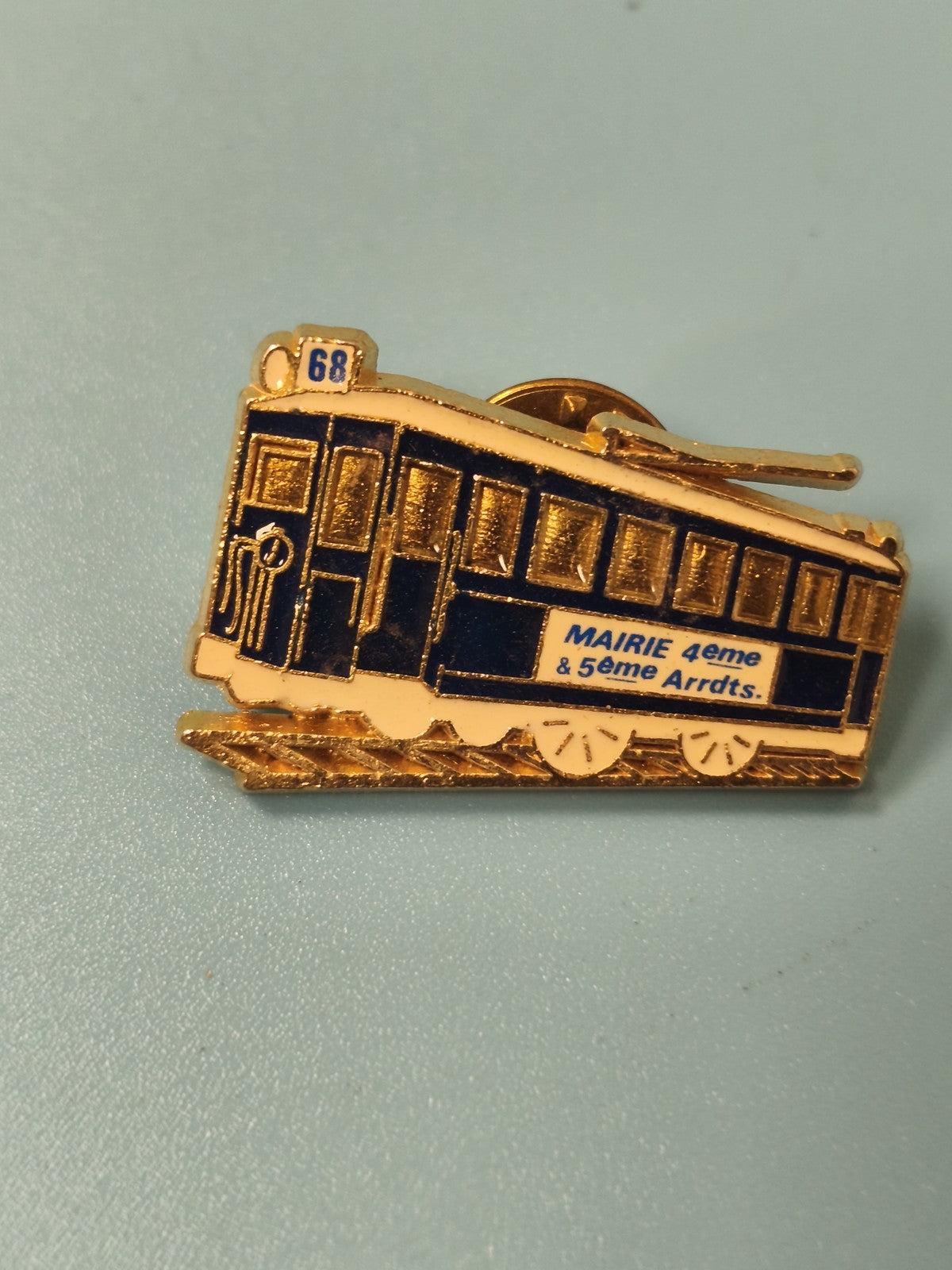 Pin's vintage mairie Marseille tramway émaillé bleu or 4e 5e arrondissements