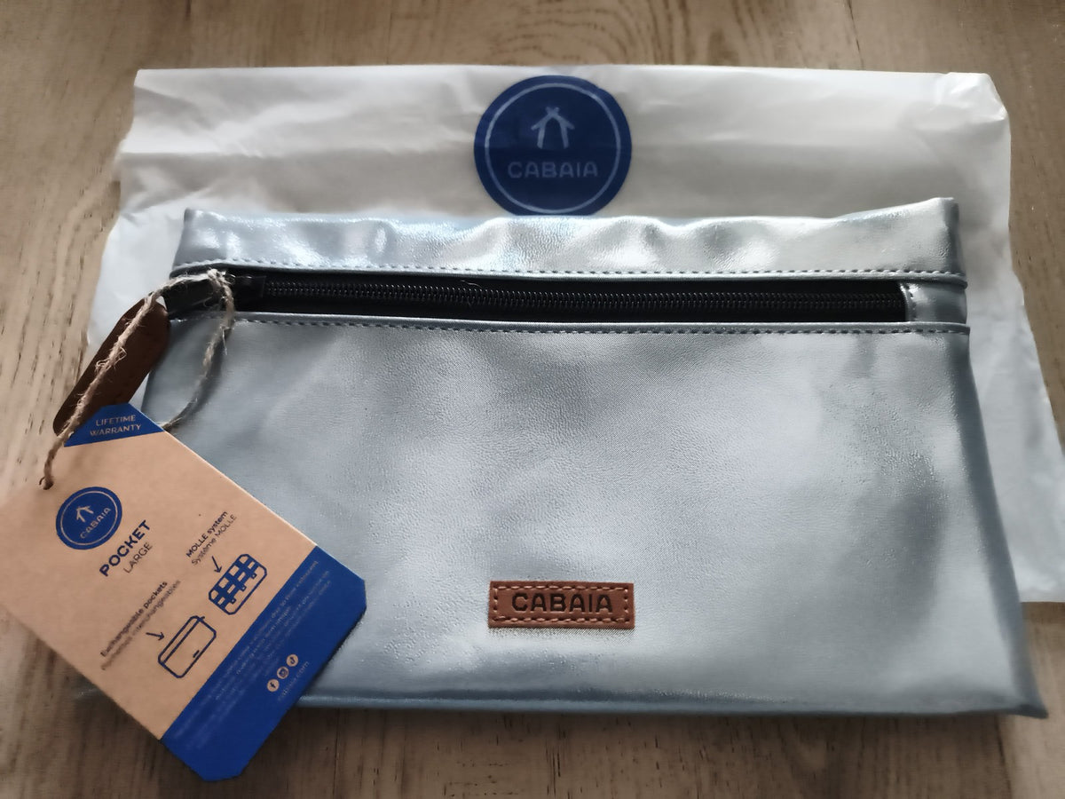 Pochette Cabaia argentée neuve 24 cm zip avant sac amovible