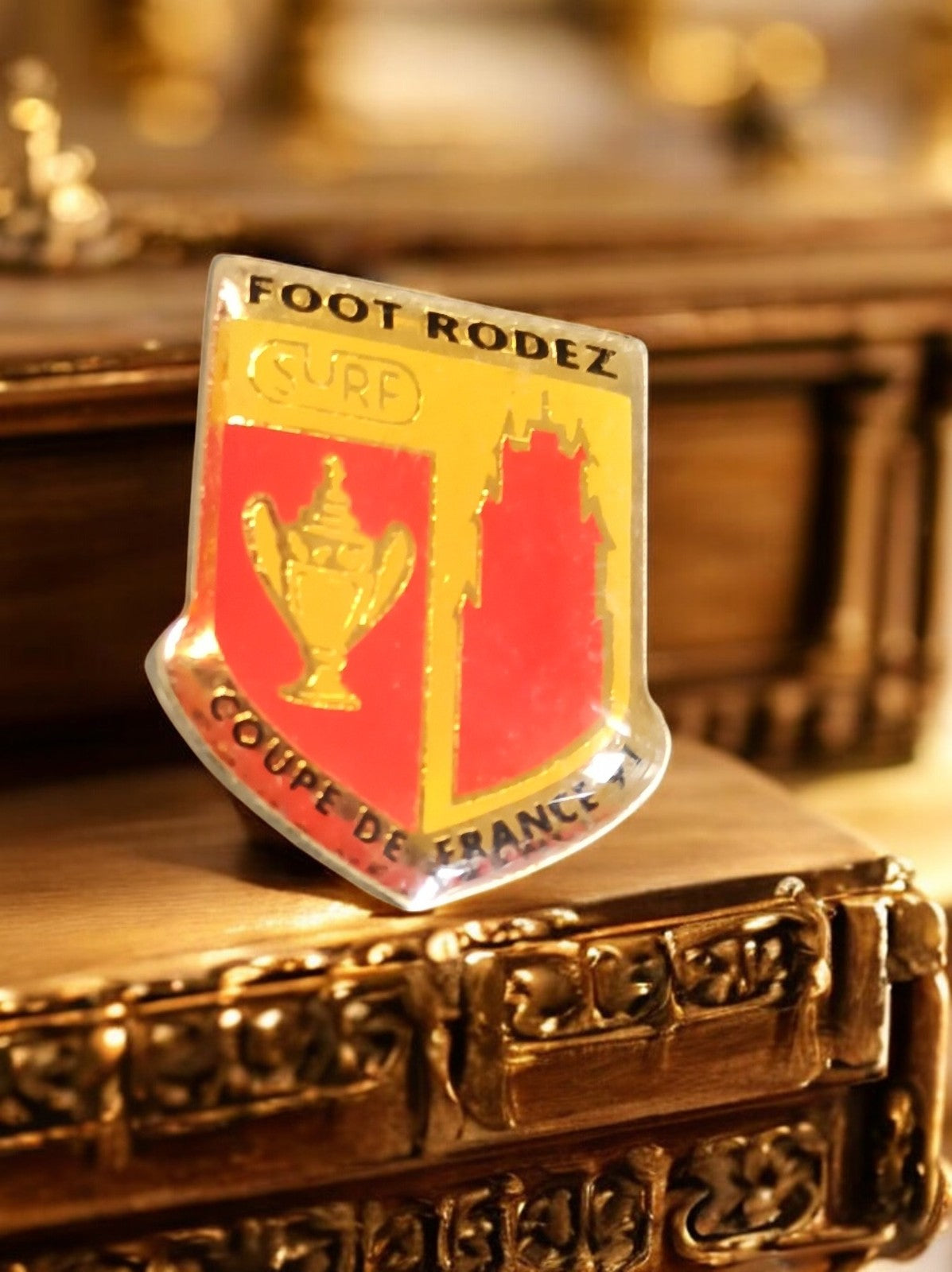 Pin's vintage Foot Rodez Coupe de France blason émaillé ancien football