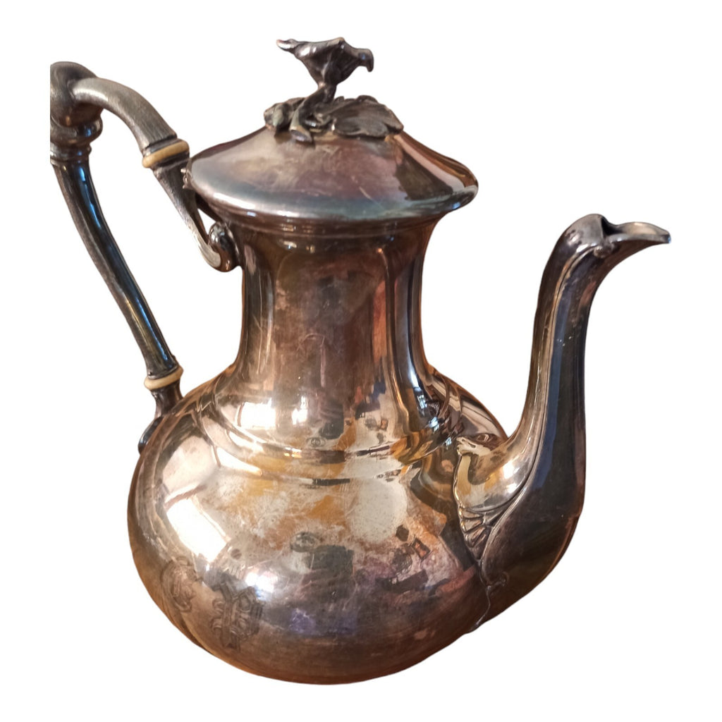 Théière Christofle vintage en métal argenté, bec verseur long, style classique