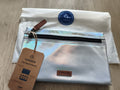 Pochette Cabaia effet irisé argenté, neuve, zippée, 24 cm, accessoire sac