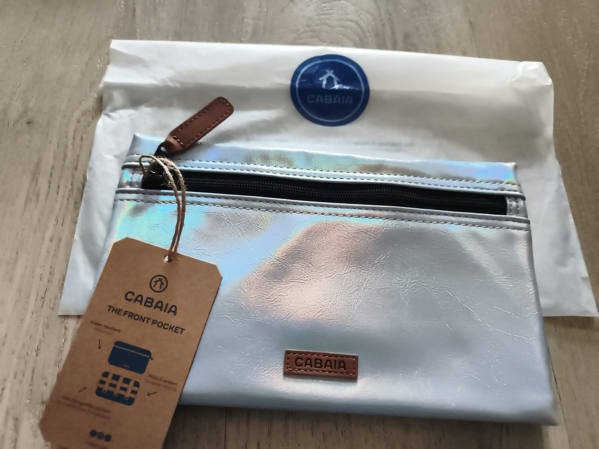 Pochette Cabaia effet irisé argenté, neuve, zippée, 24 cm, accessoire sac