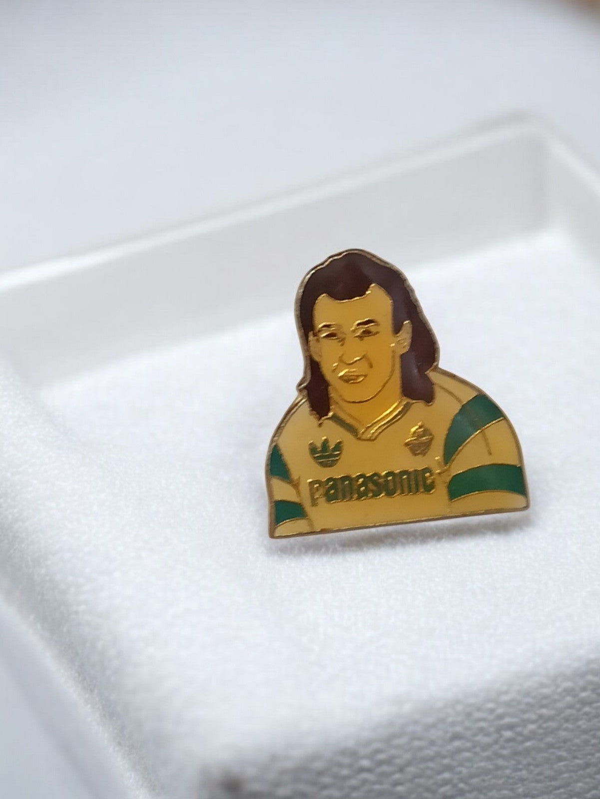 Pin's vintage joueur football Panasonic Adidas rétro rare badge ancien OM