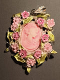 Pendentif camée vintage fleurs roses style rétro, bijou fantaisie ancien