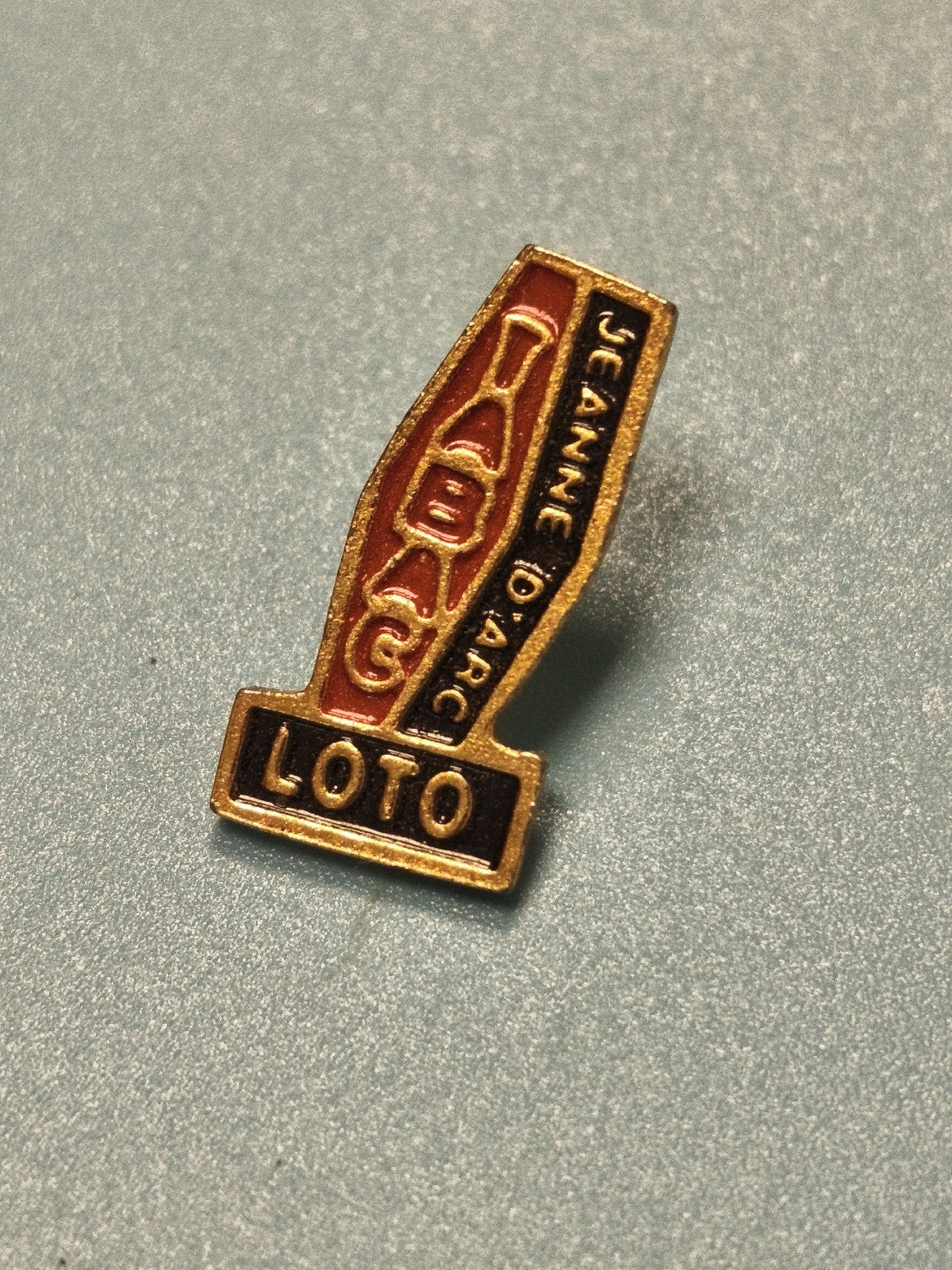 Vintage pin's Loto Tabac Jeanne d'Arc émaillé collection rétro (Ref 17)