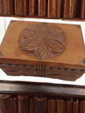 Grande boîte à bijoux ancienne bois sculpté motif floral, coffret vintage déco