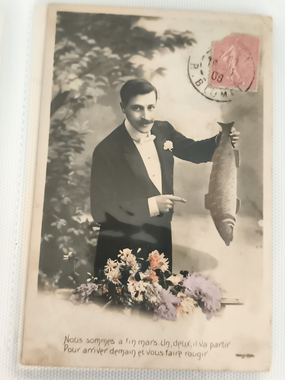 Carte postale ancienne humour homme poisson timbre oblitéré début XXe