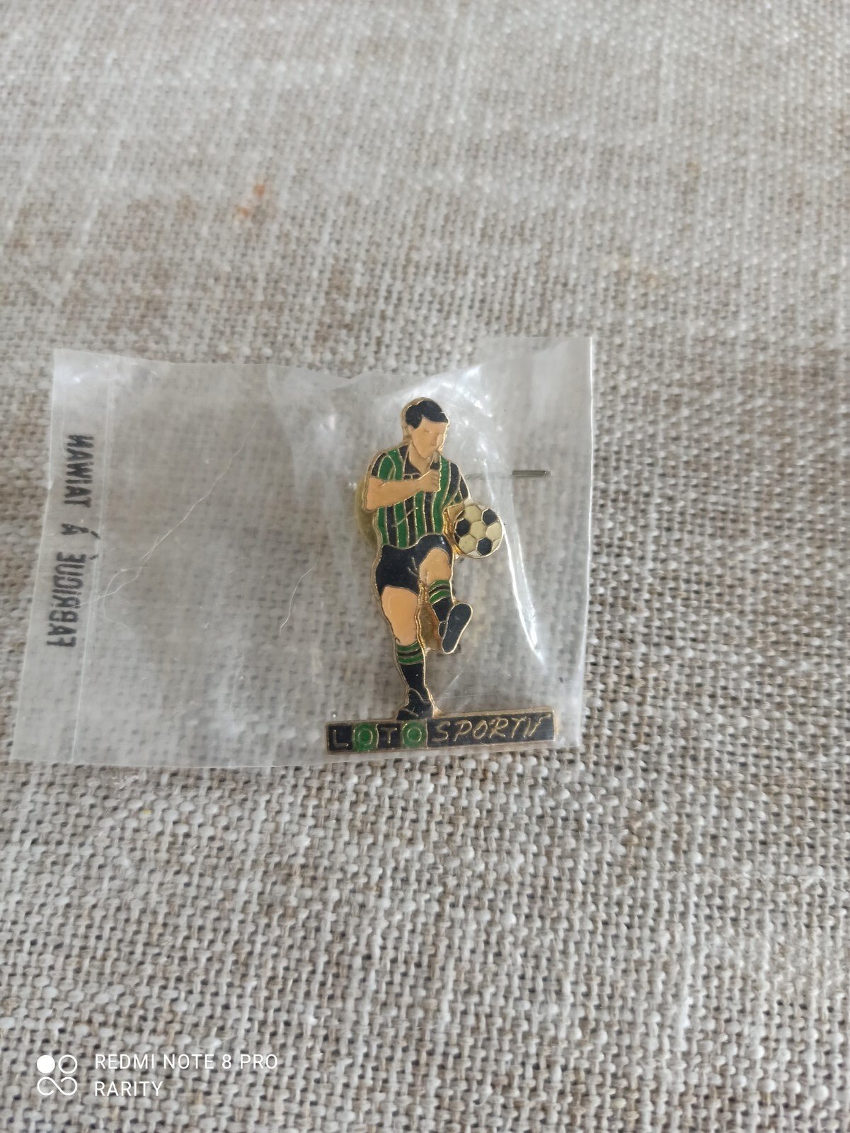 Pin's ancien Loto Sportif foot joueur émaillé vintage rare football
