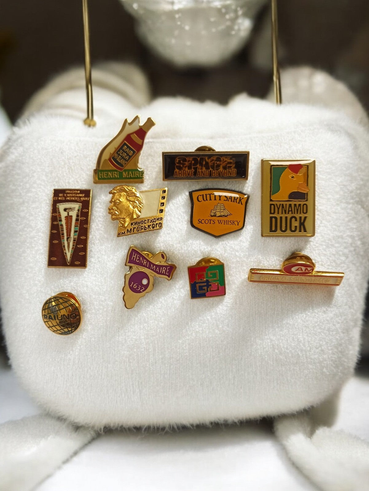 Lot 10 pin's publicitaires vintage années 80 90 Henri Maire Cutty Sark