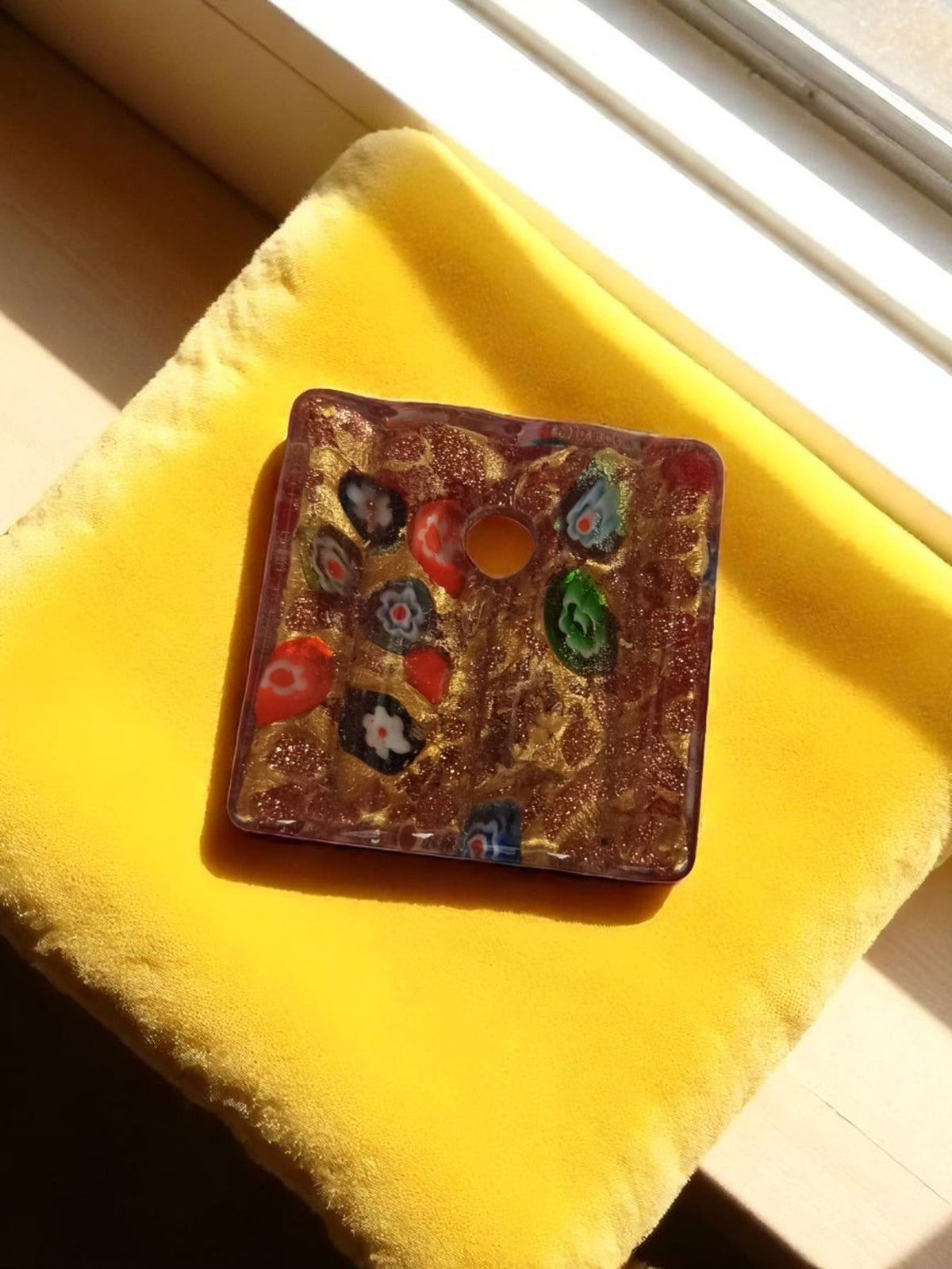 Vintage-Designer-Anhänger, quadratisch, aus grobem Metall, bunt gemustert, Retro-Stil