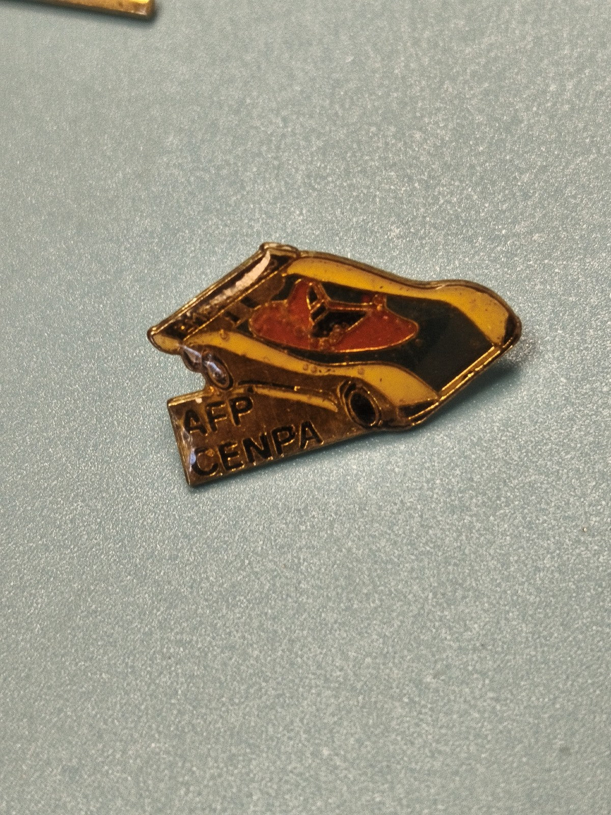 Vintage pin's AFP CENPA voiture ancienne émaillée collection automobile