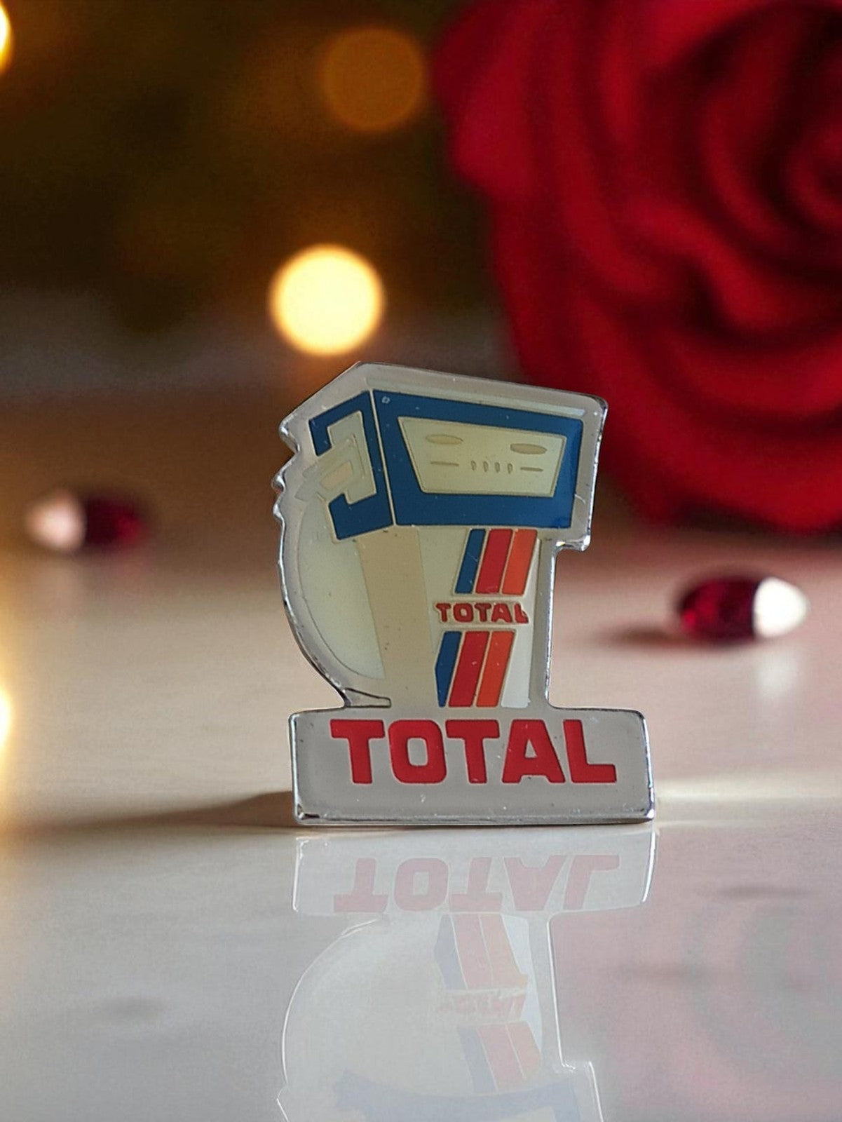 Pin's émaillé vintage TOTAL pompe à essence – Publicité auto rétro rare
