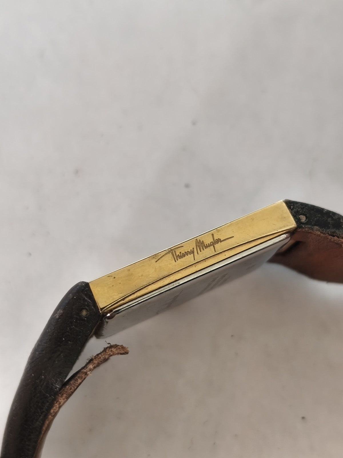 Montre femme rétro à restaurer Thierry Mugler ancienne, montre-bracelet vintage