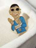 Pin's vintage Olympique de Marseille OM caricature, badge rétro foot Ericsson