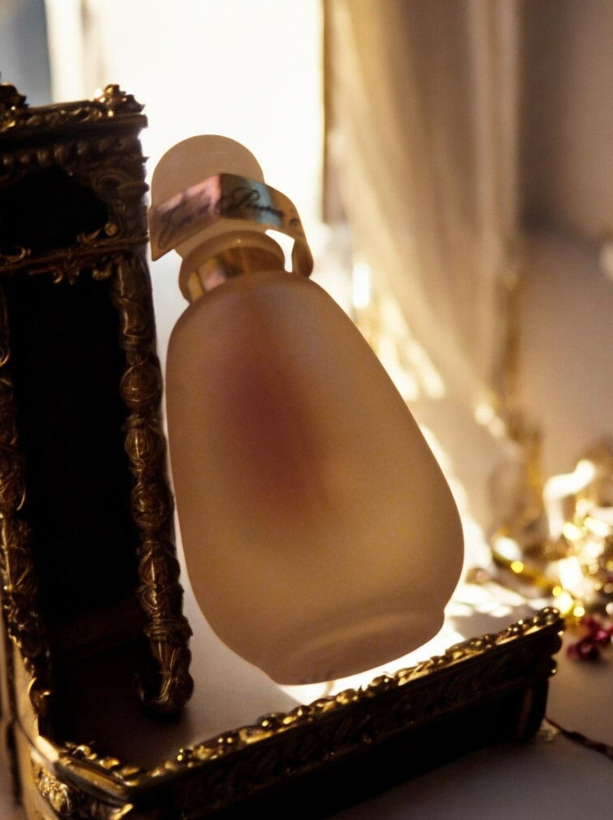Miniature flacon parfum vintage verre dépoli sculpté ruban doré élégant