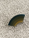 Pin's vintage arc stylisé, dégradé bleu vert jaune, badge rétro (Ref 1)
