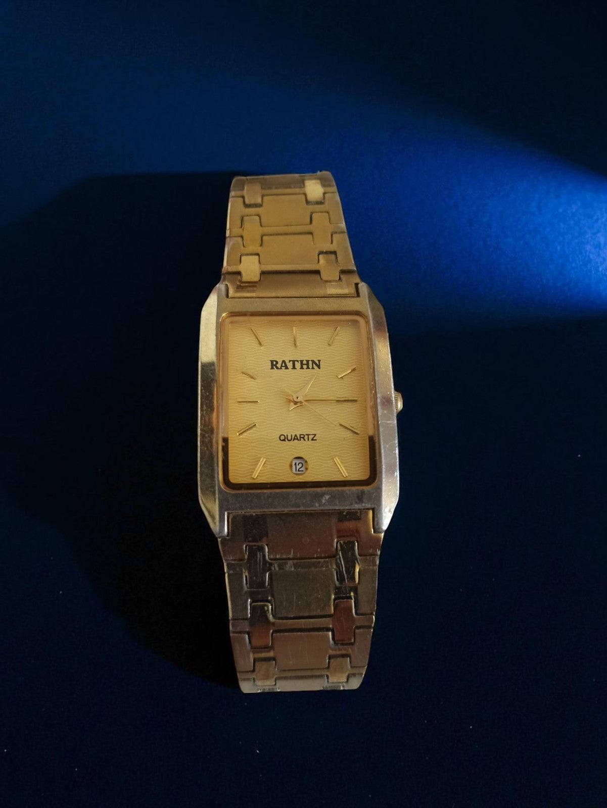 Montre femme RATHN vintage quartz, cadran doré, bracelet rectangulaire ancien