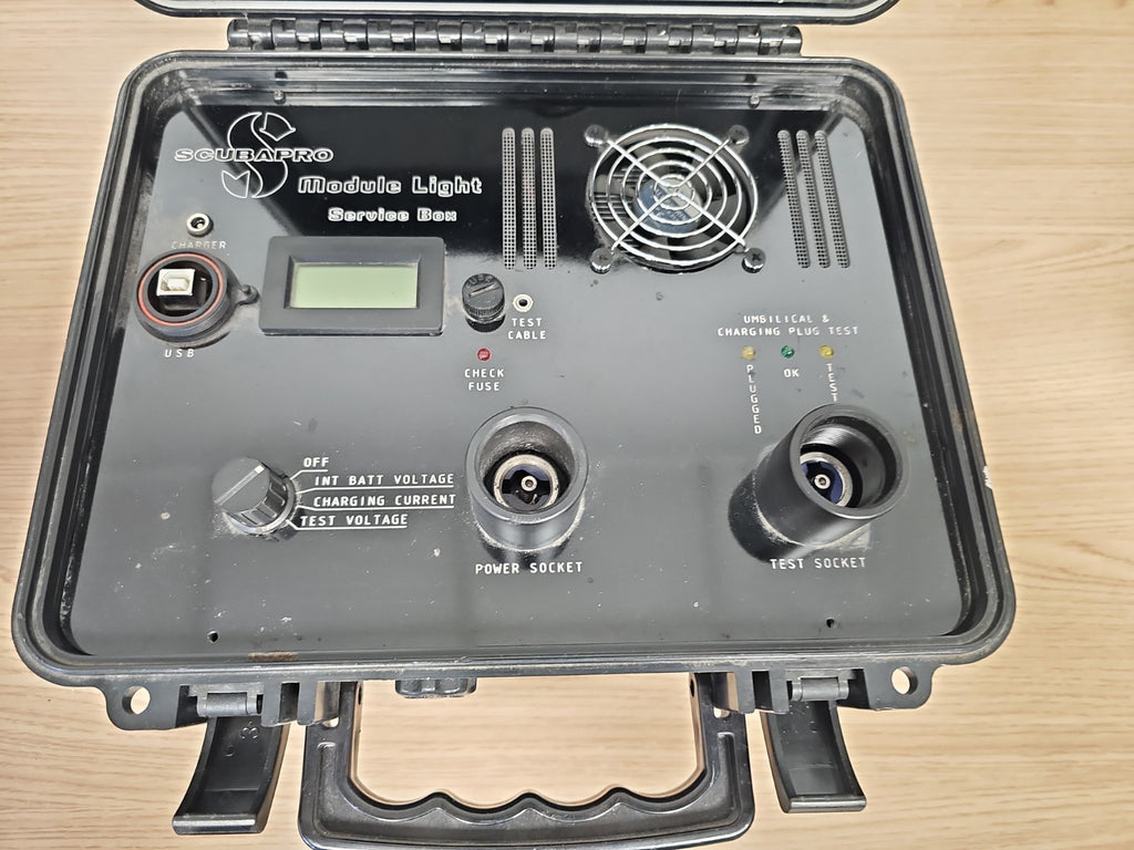Boîtier Scubapro Module Light Service Box vintage test USB chargeur
