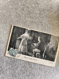 Carte postale CPA illustrée "Chez la Prima Donna" noir et blanc timbre France
