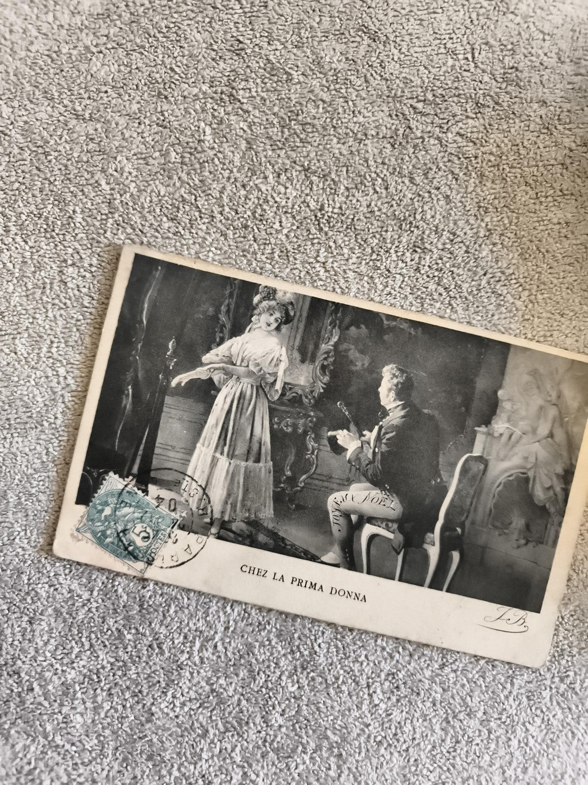 Carte postale CPA illustrée "Chez la Prima Donna" noir et blanc timbre France