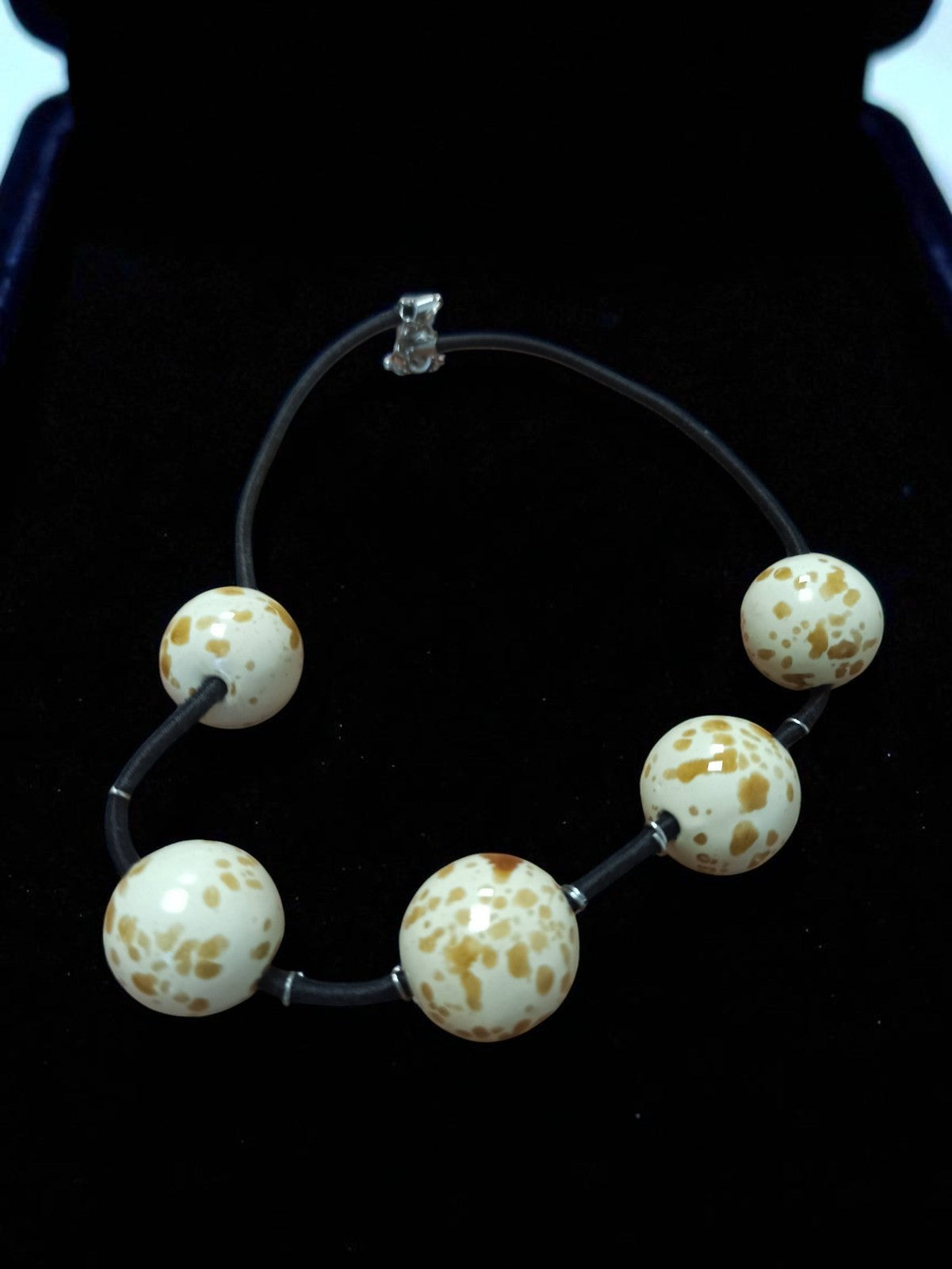 Collier ancien ethnique artisanal, perles naturelles tachetées, vintage original