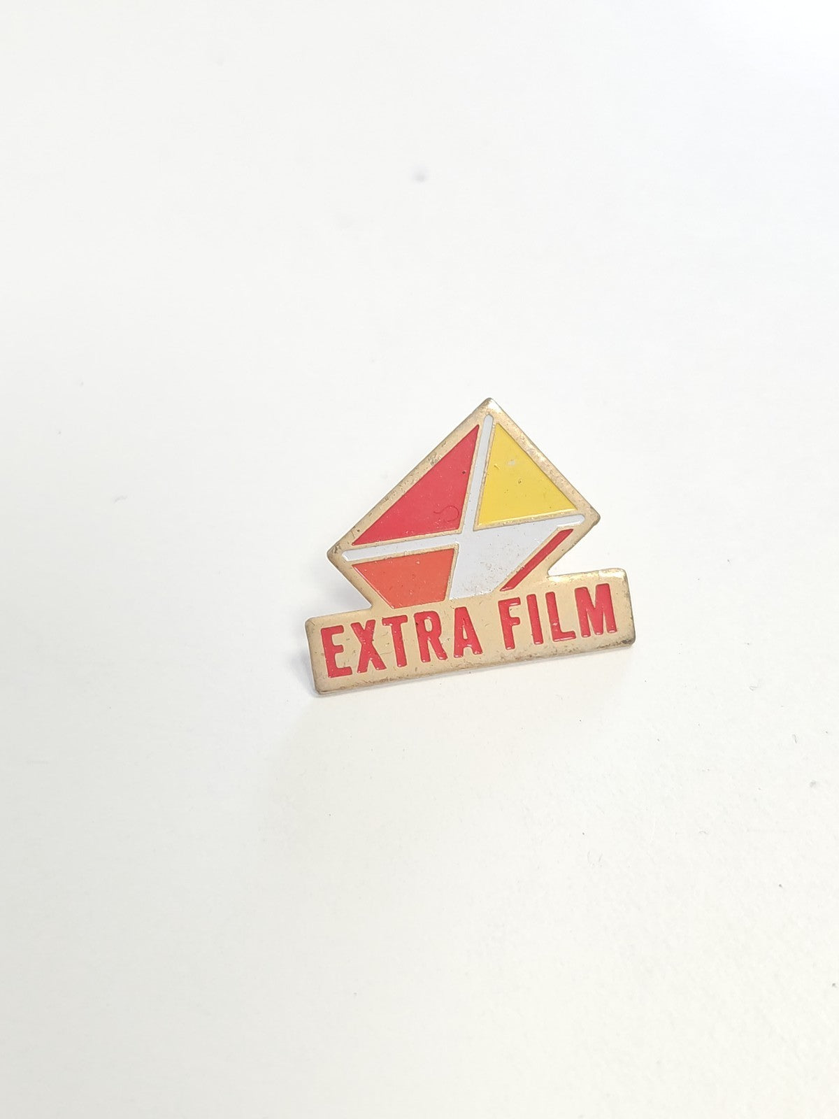 Pin's rétro ancien Extra Film, badge publicitaire vintage collection cinéma phot