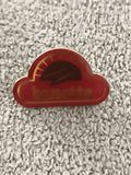 Pin's vintage Banette boulangerie rouge logo soleil ancien (Ref 5)