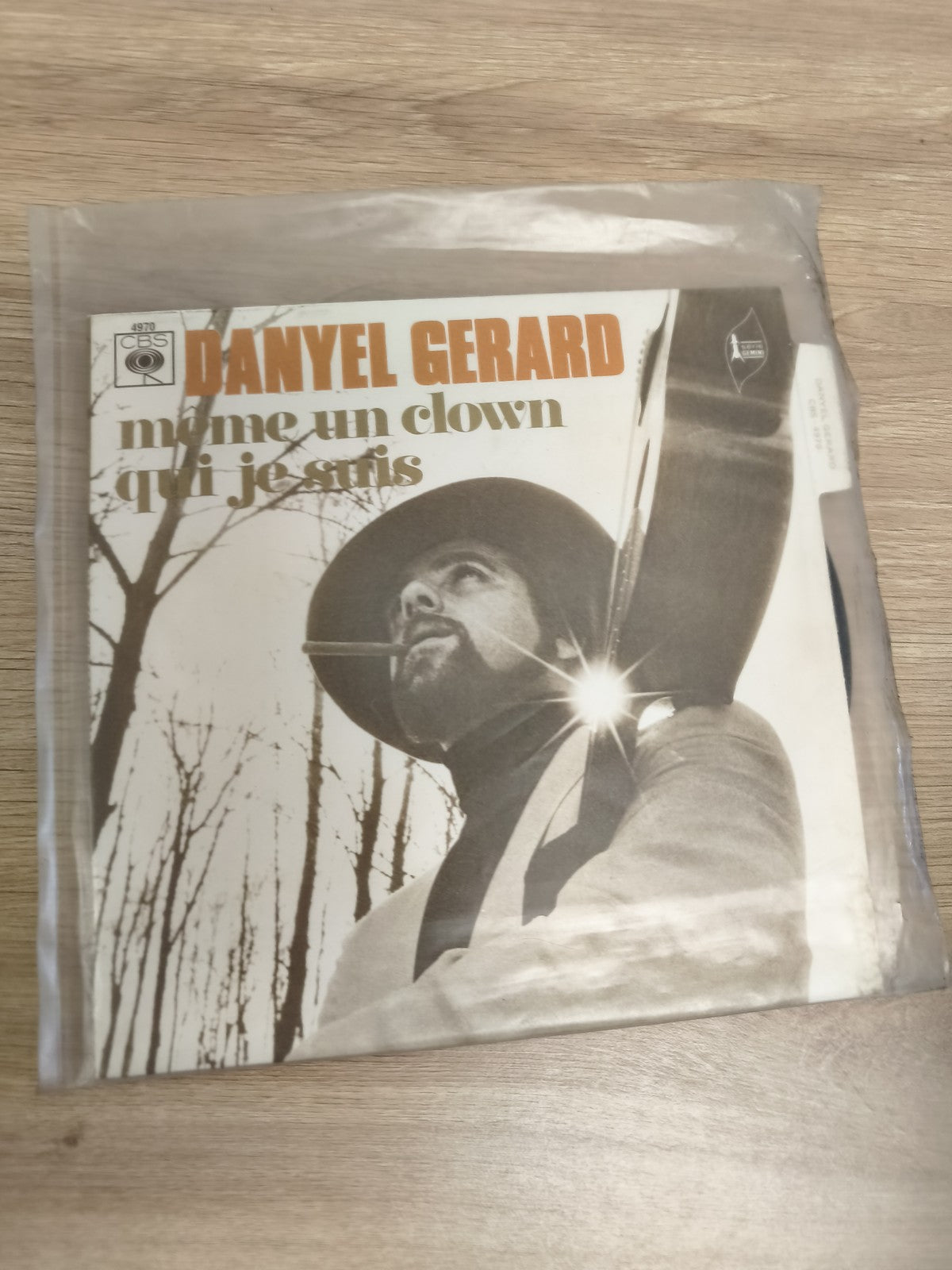 Vinyle 45 tours Danyel Gerard Même un clown qui je suis pochette photo guitare C