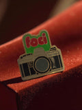Pin's vintage Foci appareil photo publicitaire rétro années 80 badge ancien