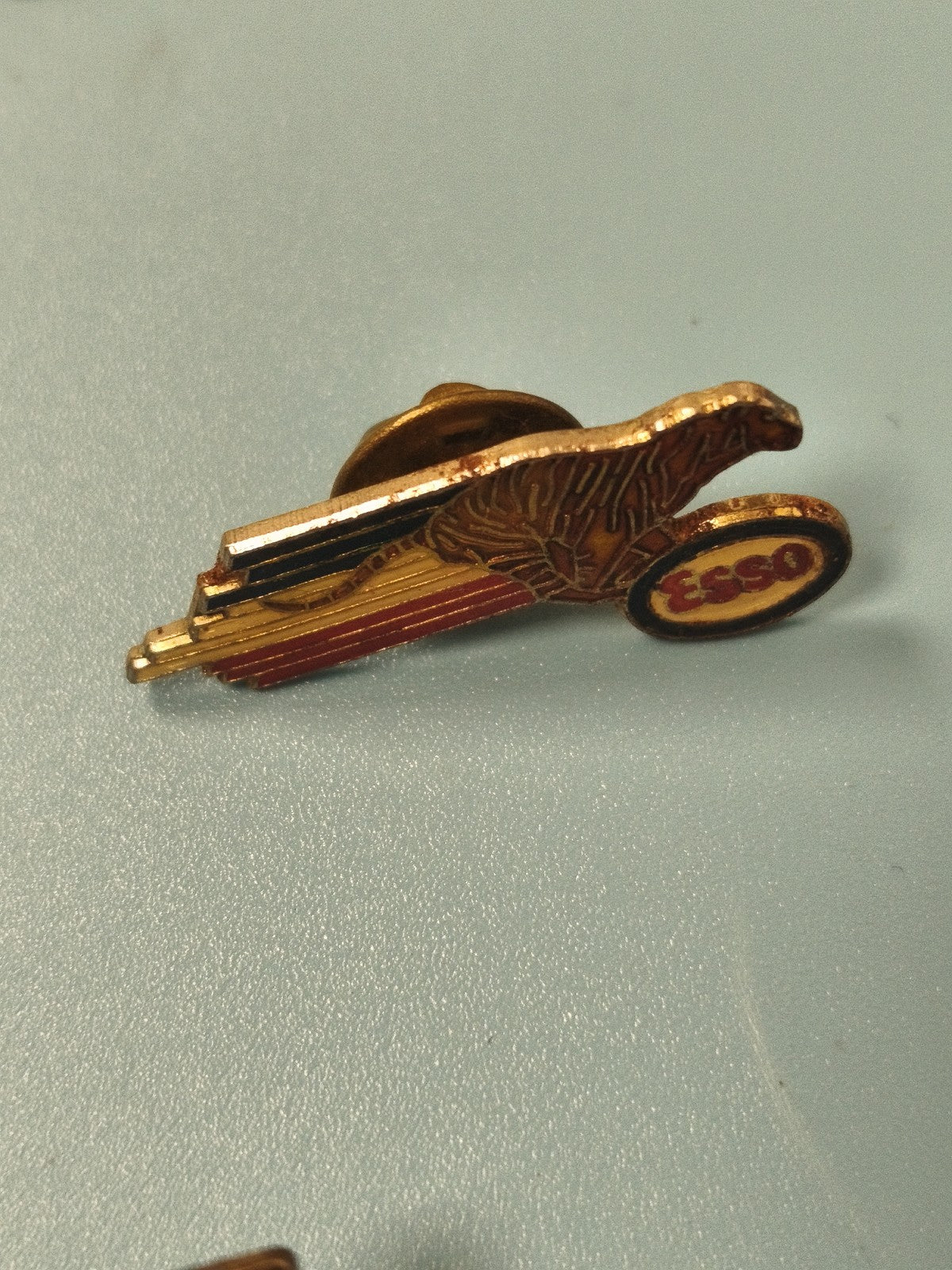 Vintage pin's Esso aigle publicitaire ancien, collection pétrole, émaillé