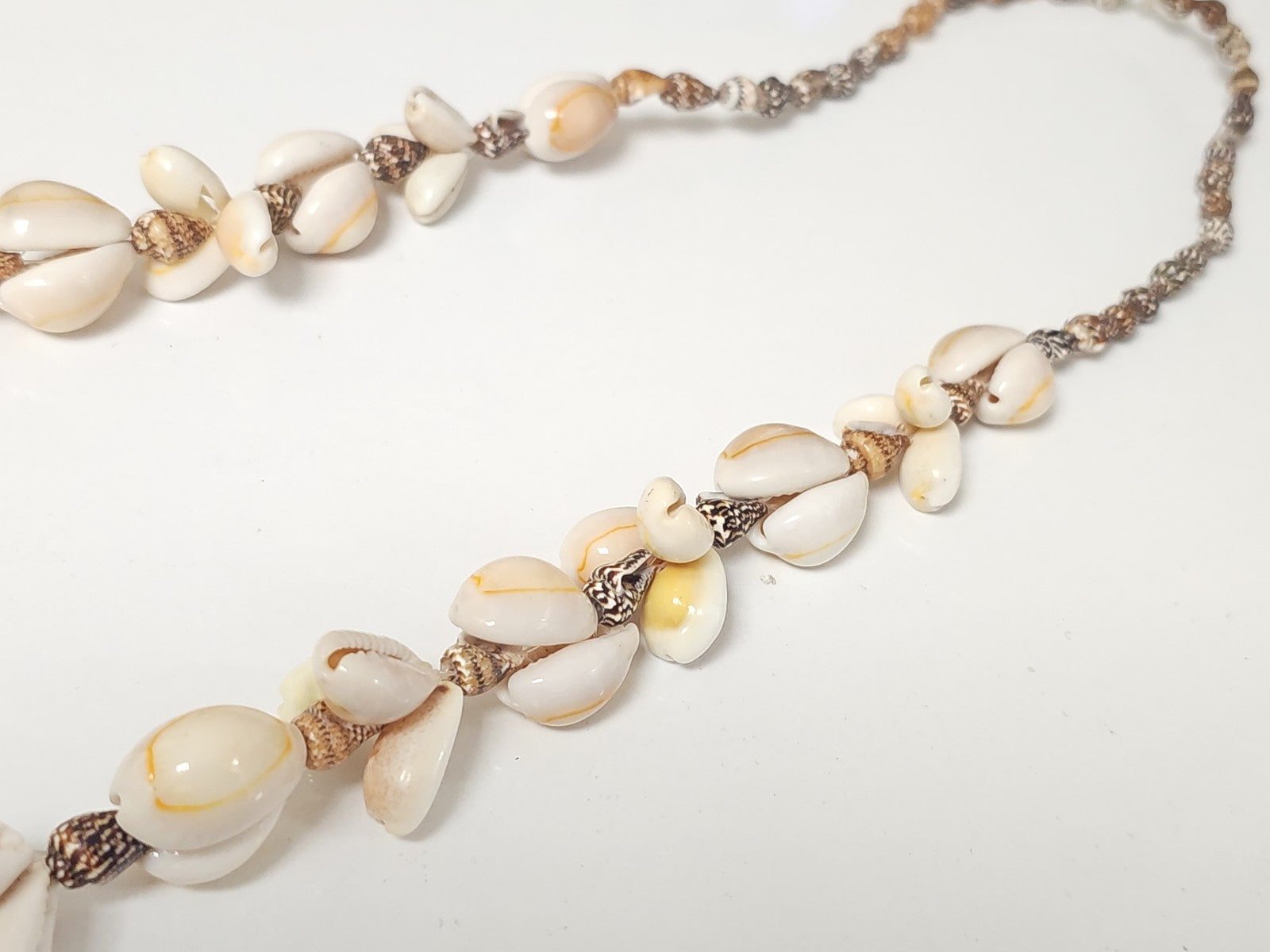 Collier vintage en coquillages authentiques, bijou ancien rétro pour collectionn