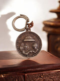 Porte-clés ancien 1965 jumelage Kaysersberg Lambaréné médaillon relief vintage