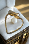 Pendentif cœur artisanal doré perle blanche bijou fantaisie élégant