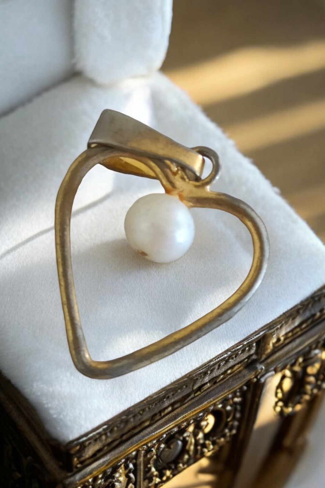 Pendentif cœur artisanal doré perle blanche bijou fantaisie élégant
