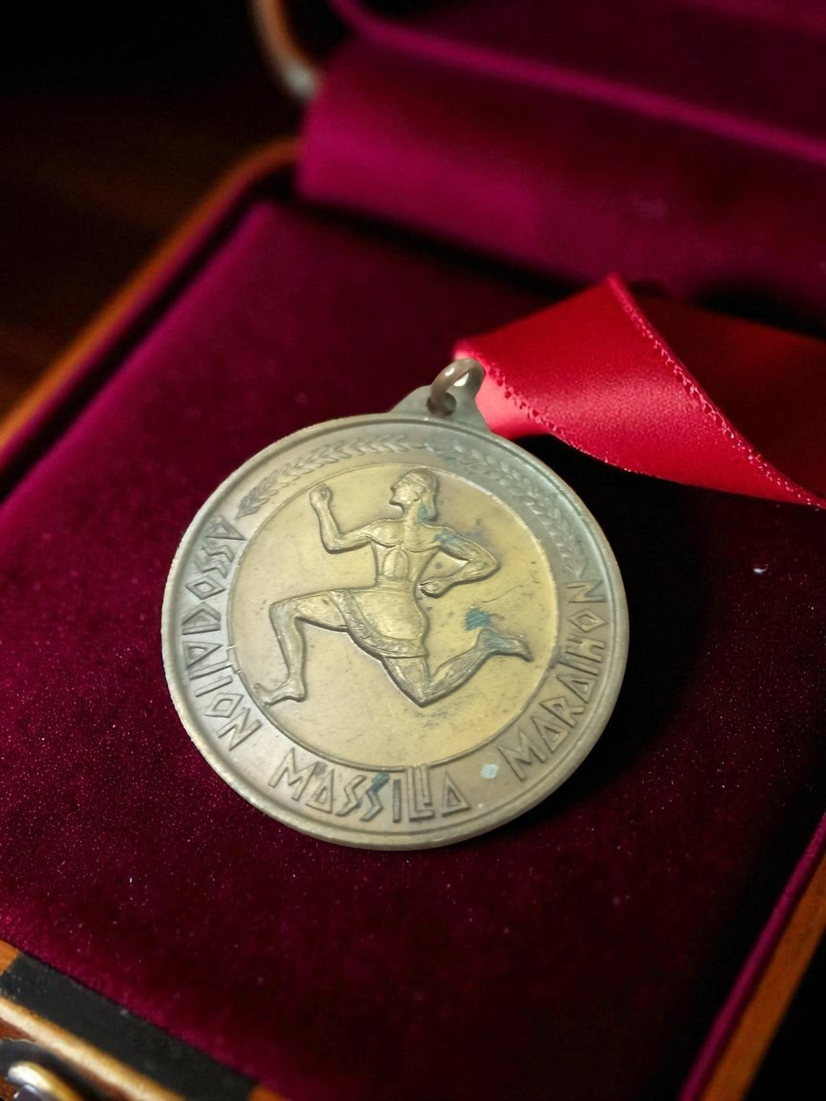 Médaille ancienne Massilia Marathon vintage course à pied Marseille sport