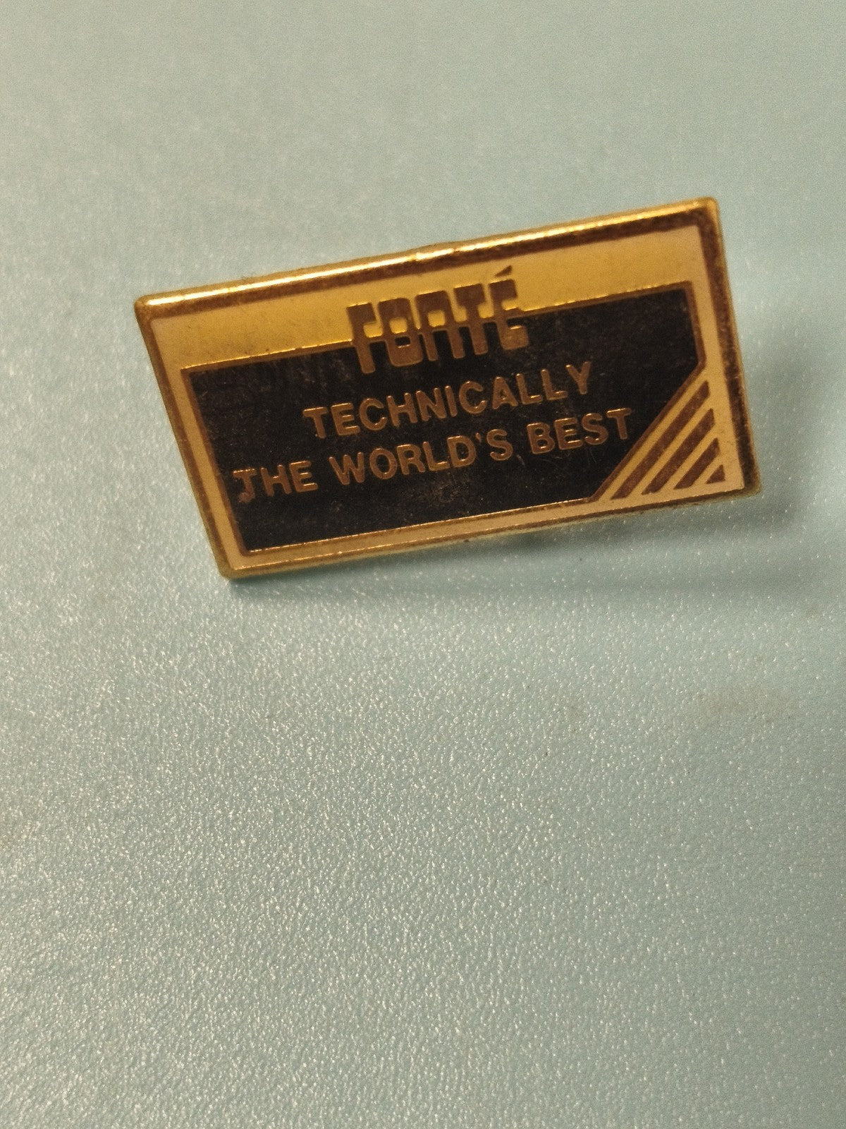 Vintage pin's rectangulaire FORTE, badge publicitaire, collection rétro (Ref 5)