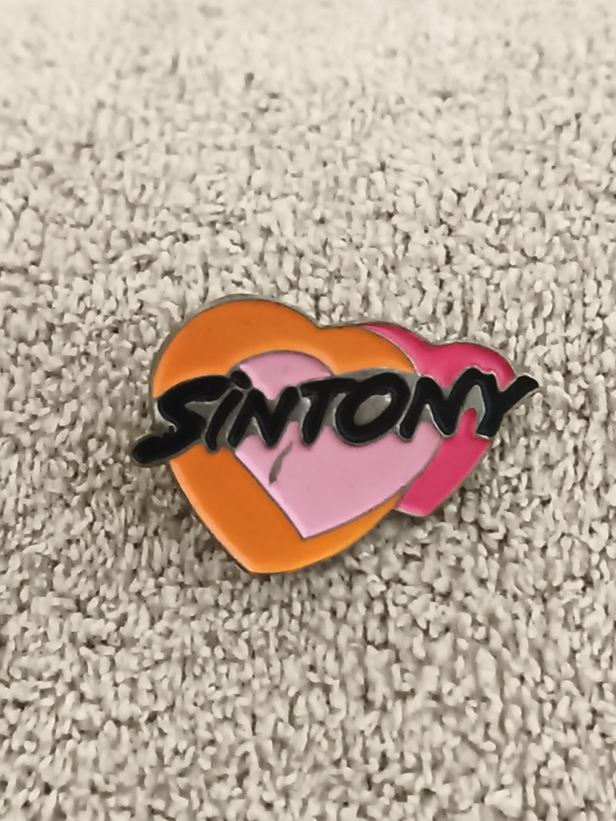 Pin's vintage SINTONY cœurs orange rose, badge rétro années 80-90 (Ref 2)