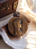 Médaille religieuse vintage métal Vierge profil relief ancien pendentif
