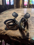 Boucles d’oreilles vintage années 70 noir doré design rétro moderniste